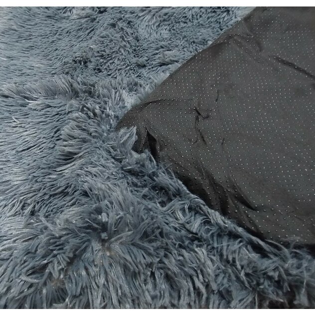 tmavosivá chlpatá podložka 01-